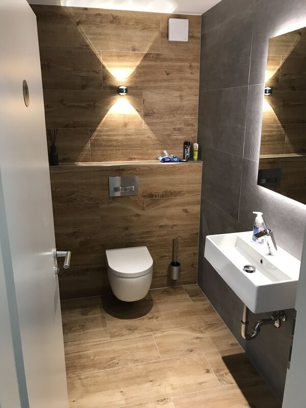 Wood-look tile in the bathroom