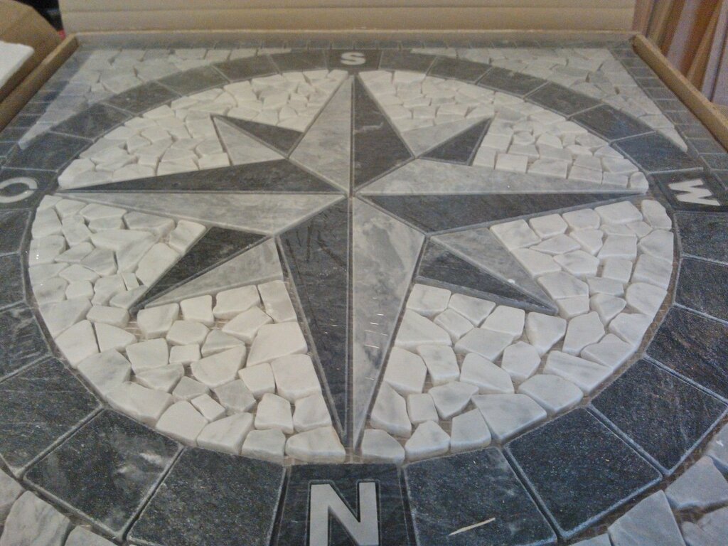 Wind rose tile