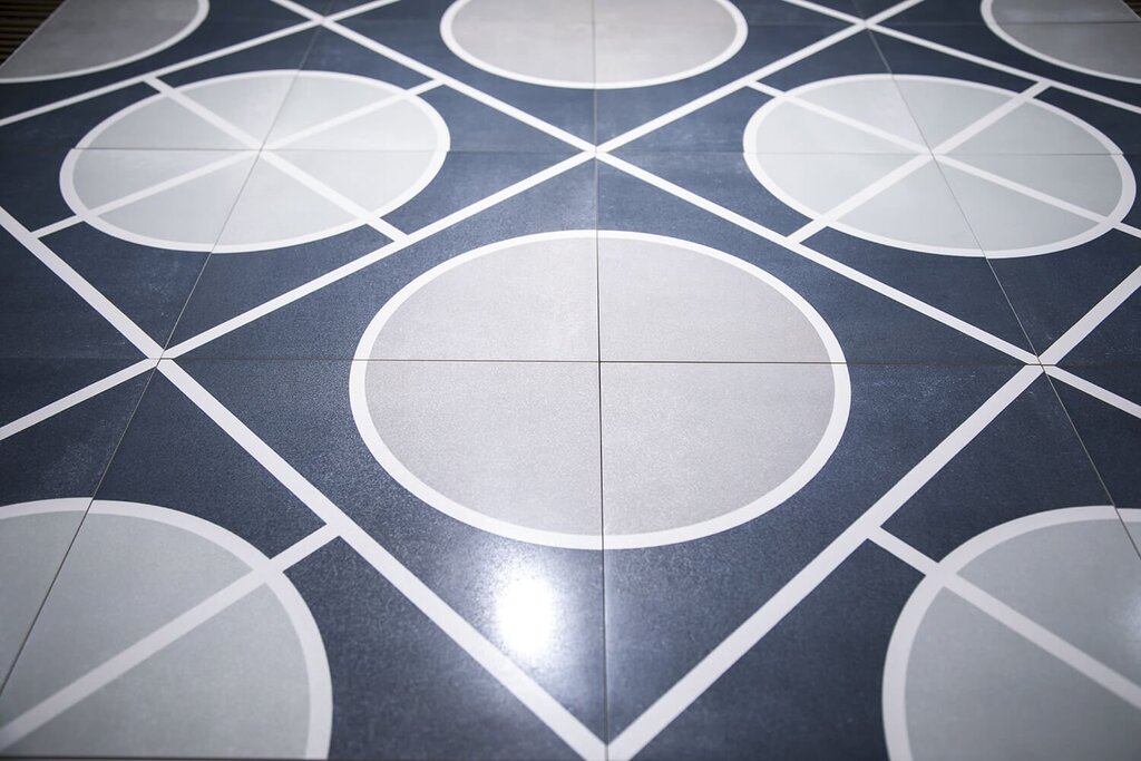 Tile with circles