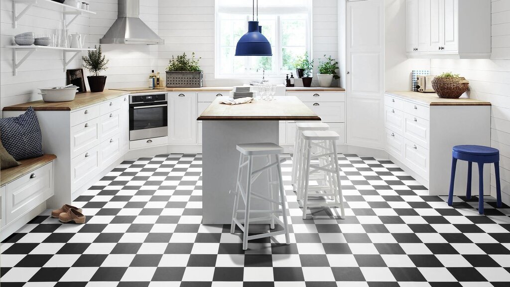 Tiles in a checkerboard pattern in the kitchen