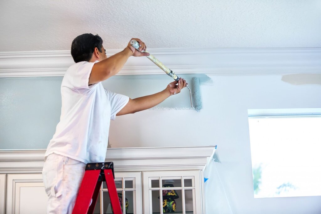 Whitewashing the ceiling with water-based paint 42 фото