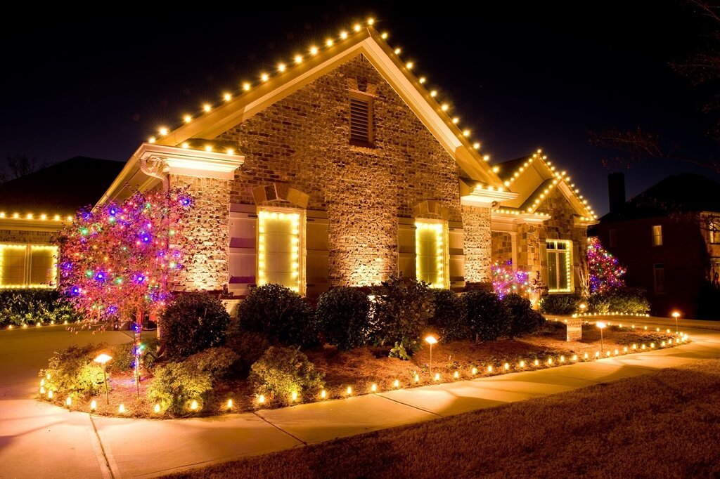 Facade lighting of a country house