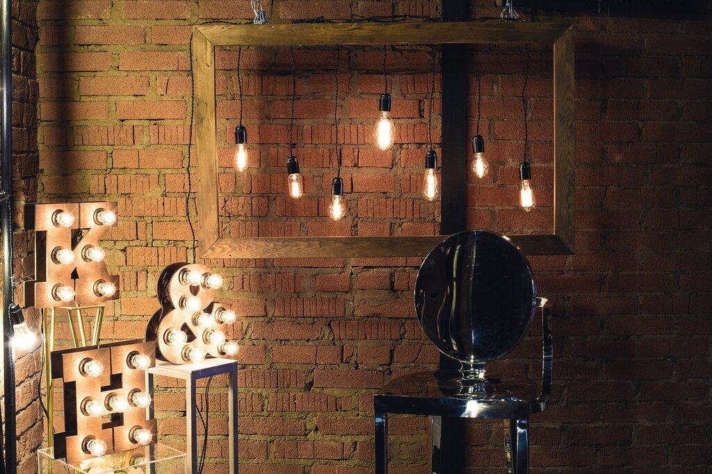 Lighting for a brick wall in loft style