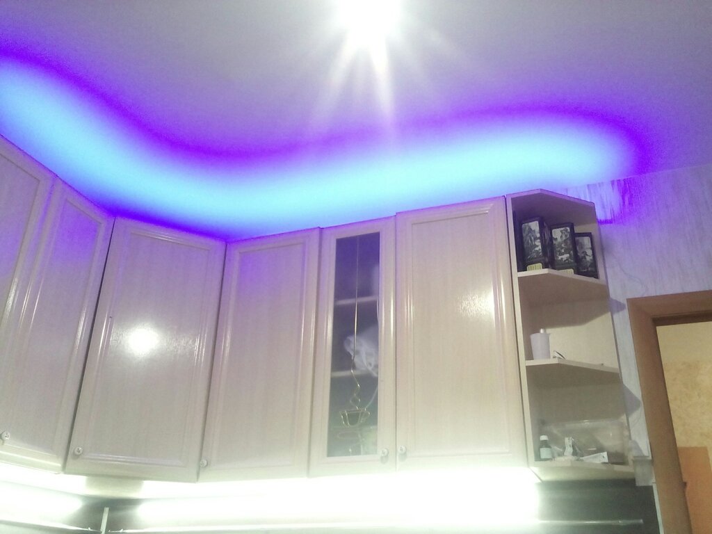 Under-cabinet kitchen lighting