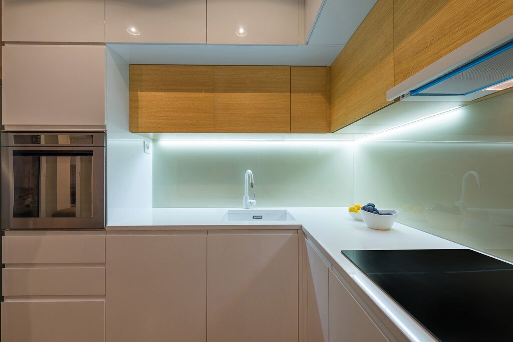 Illumination of the kitchen set with LED strip lighting