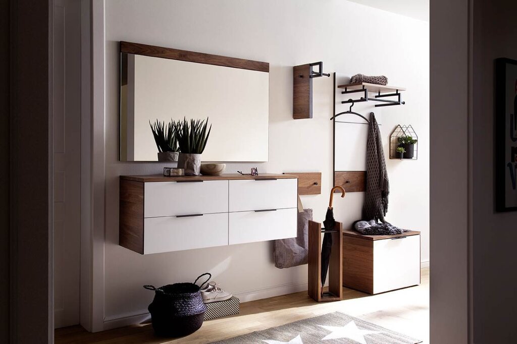 Wall-mounted cabinet for the hallway