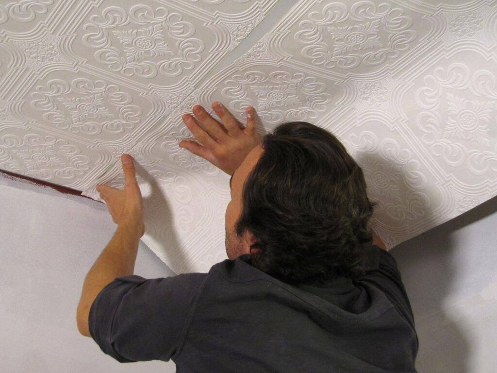 Pasting paper wallpaper