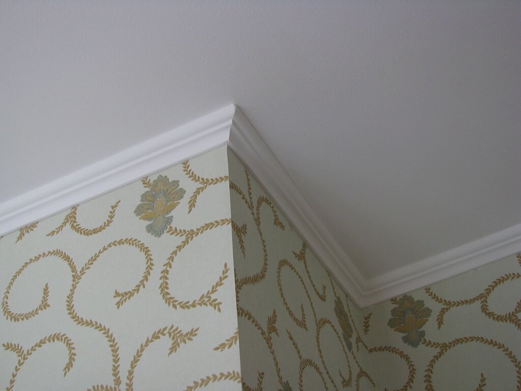 Wallpapering under a stretch ceiling