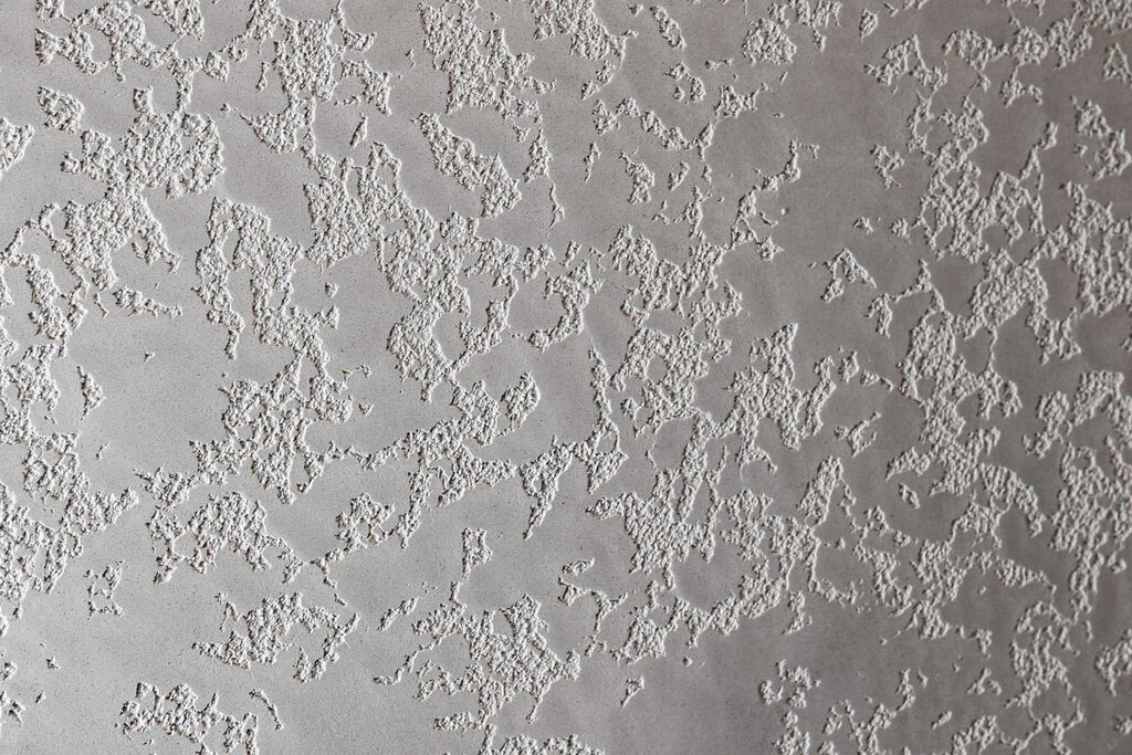 Painting of decorative plaster