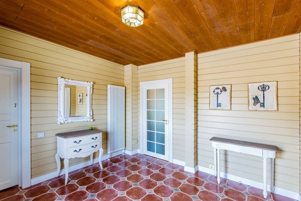 Painting the interior of a wooden house