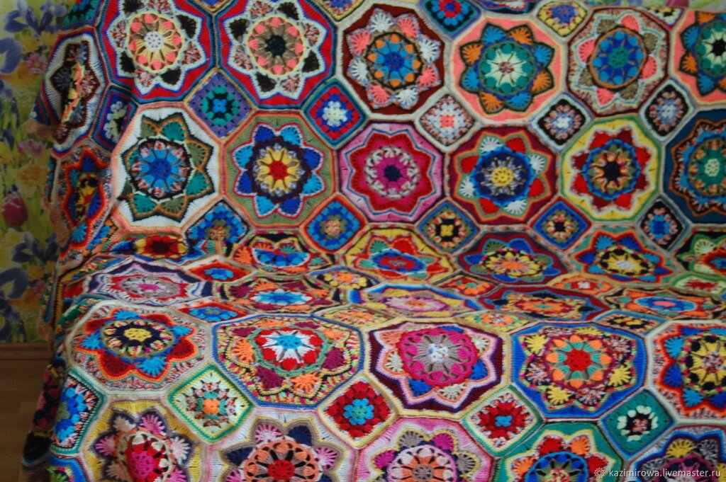 A coverlet in the Eastern style