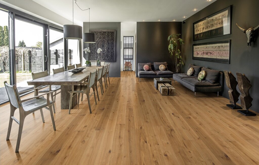 Oak flooring in the interior