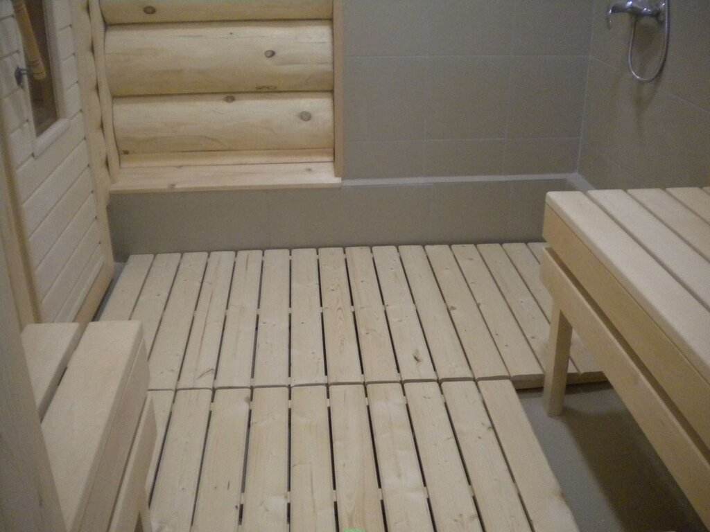 The floor in the bath washroom