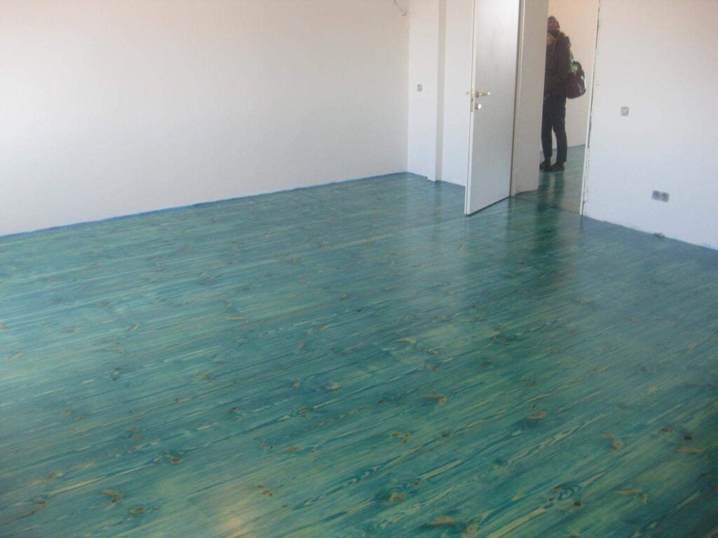 Polyurethane paint for wooden floor