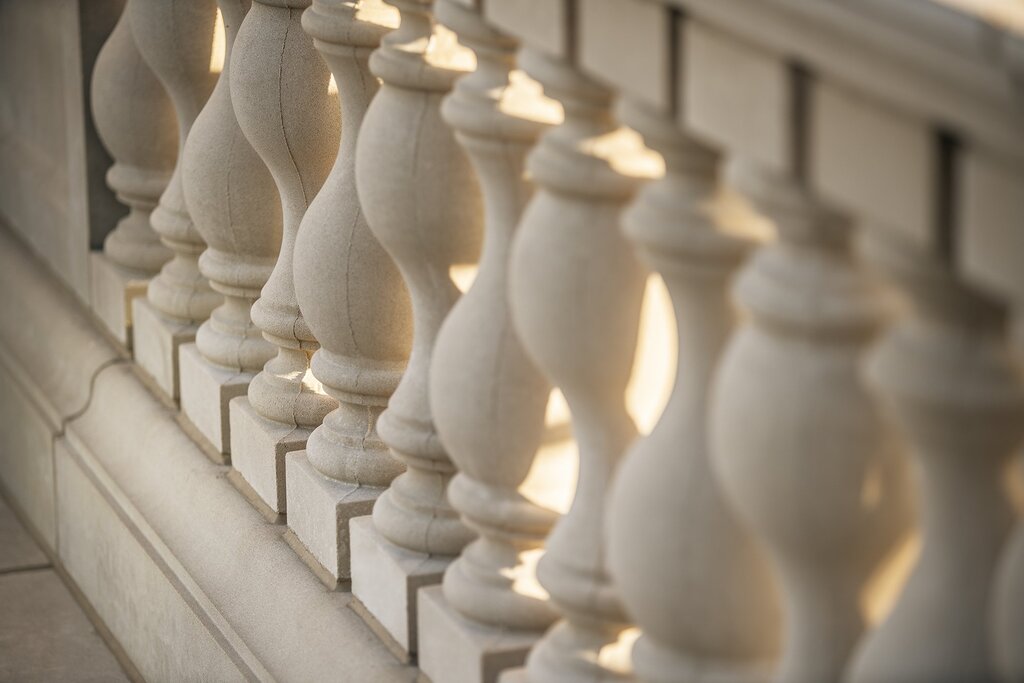 Shelf with balusters