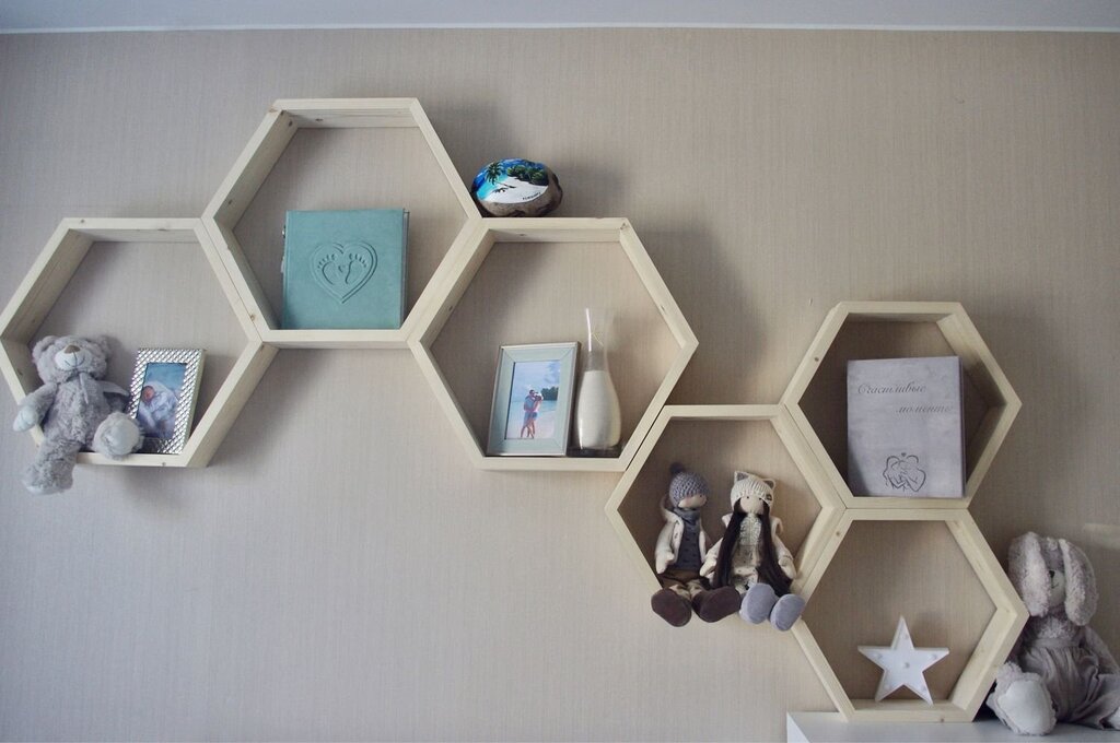 Honeycomb shelves in the bedroom interior