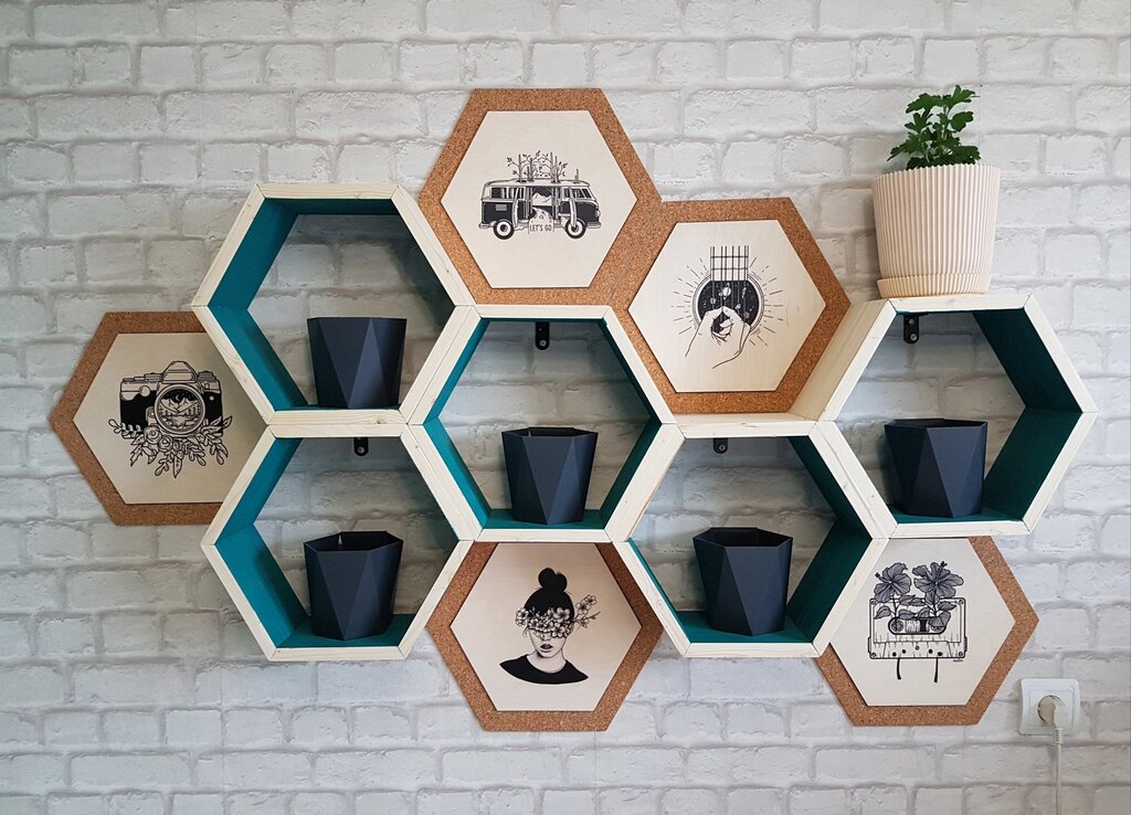 Shelves in the form of honeycombs