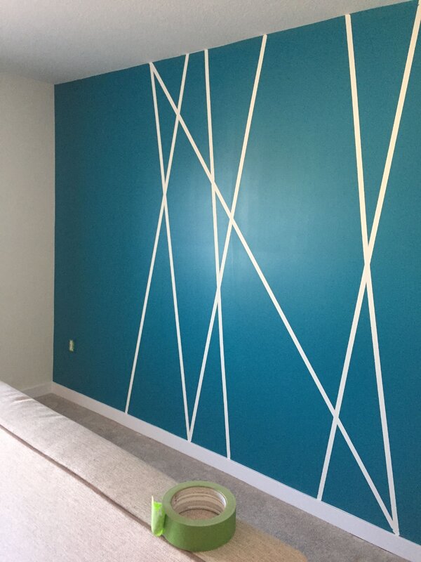 Stripes on the wall with paint