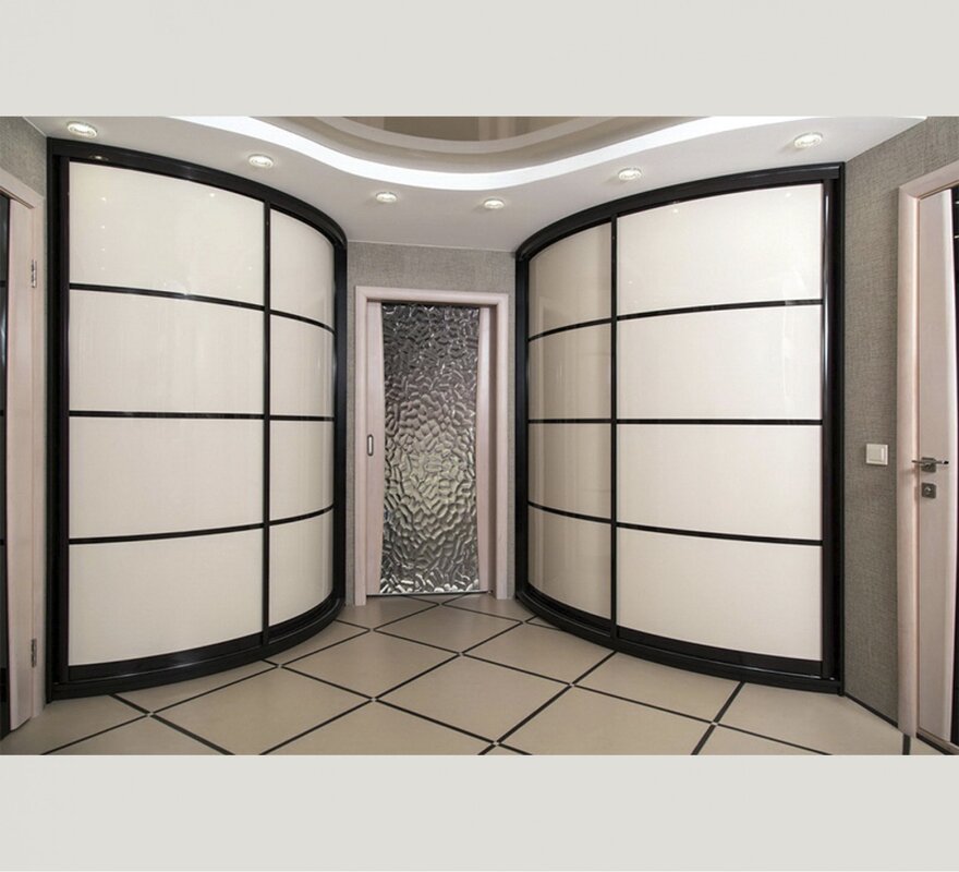 A semicircular sliding-door wardrobe for the hallway