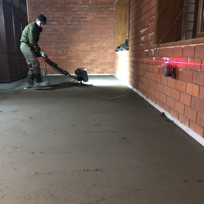 Semi-dry screed in the garage