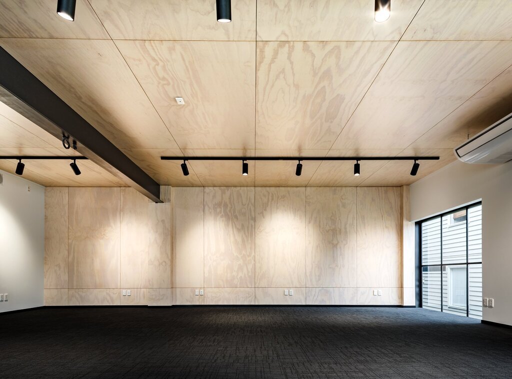 Ceiling made of laminated plywood