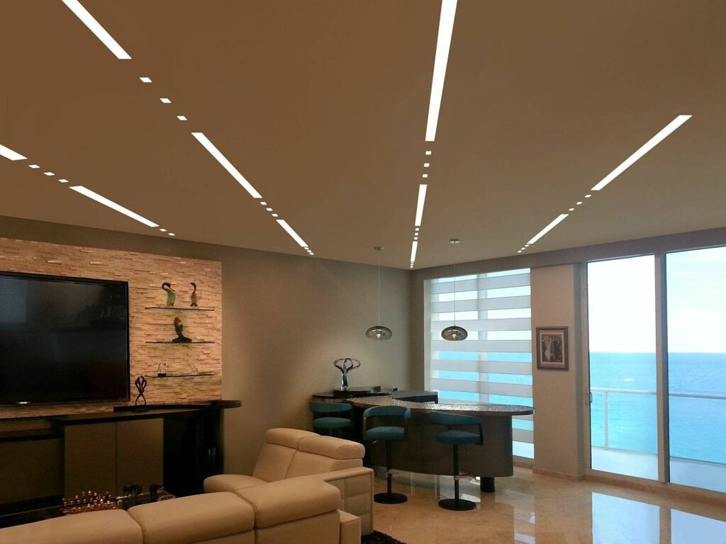 Ceiling with built-in lights