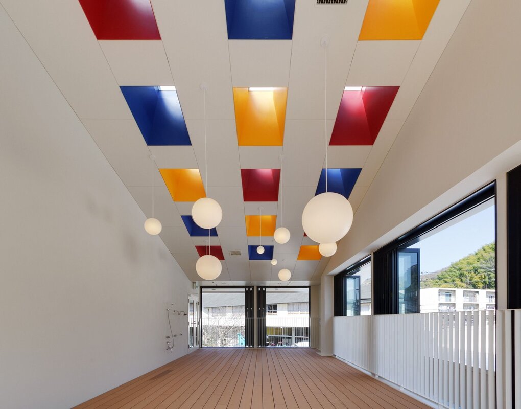 The ceiling in the kindergarten 40 фото