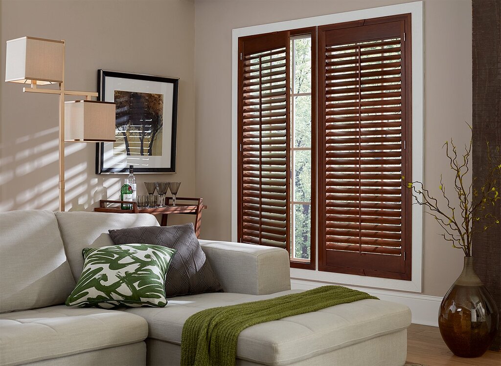 Rotating wooden blinds