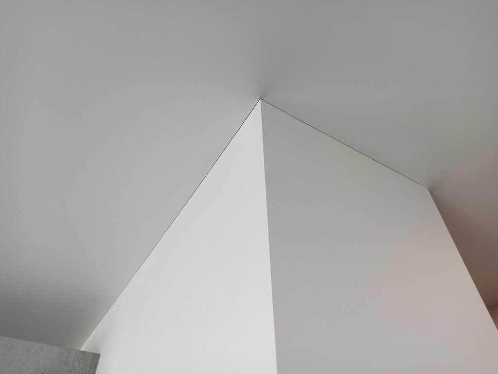 Adjoining of a stretch ceiling