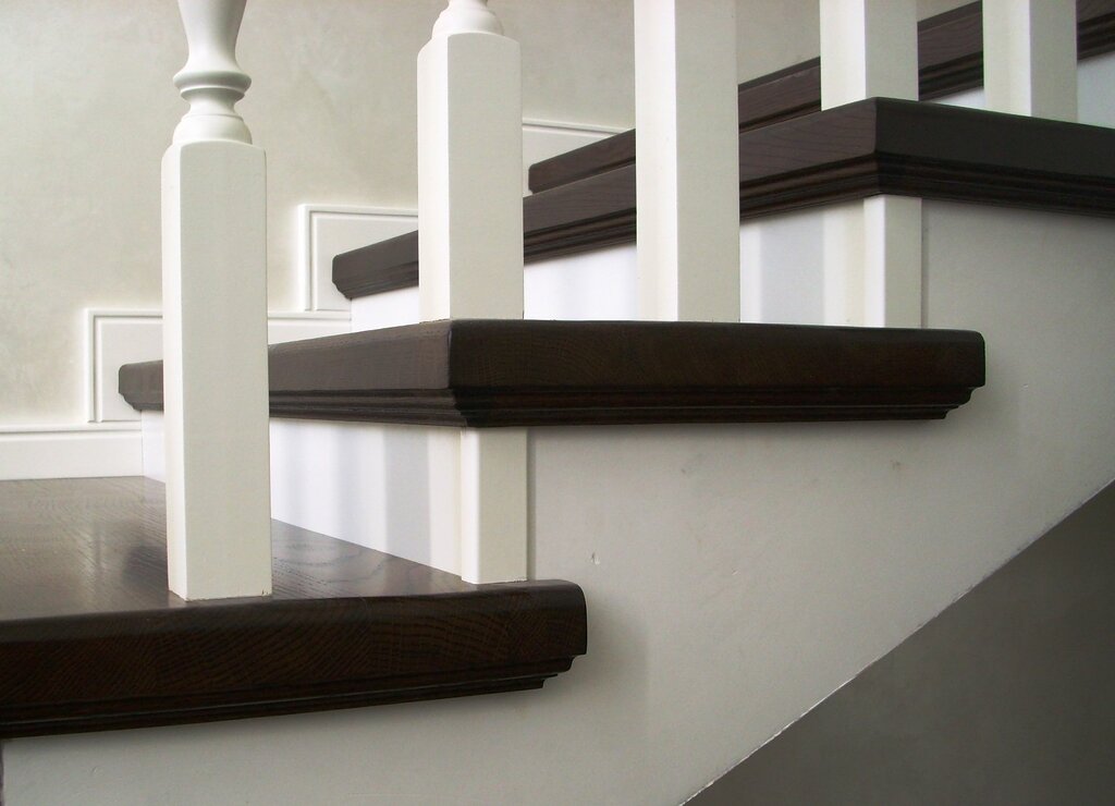 Wall baseboard for a staircase 31 фото