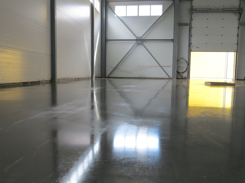 Industrial concrete floors with topping