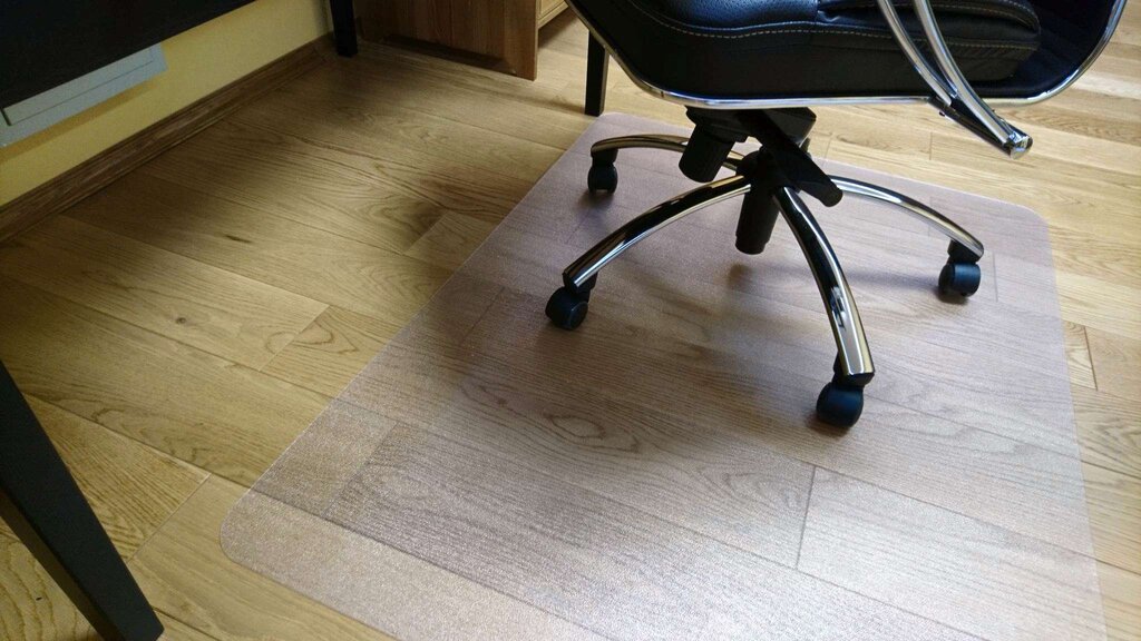 Transparent floor mat for the hallway