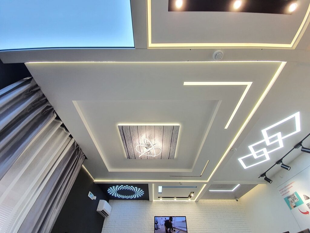 A transparent stretch ceiling with lighting 25 фото