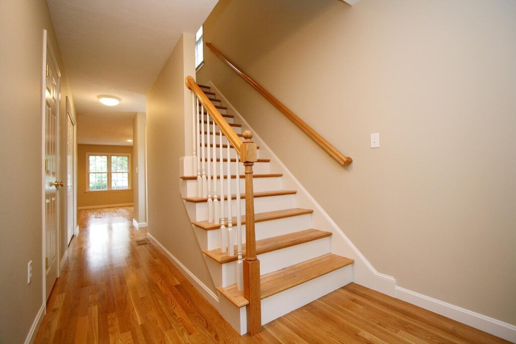 A straight staircase to the second floor 41 фото