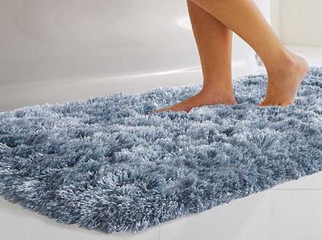 Fluffy bath mat