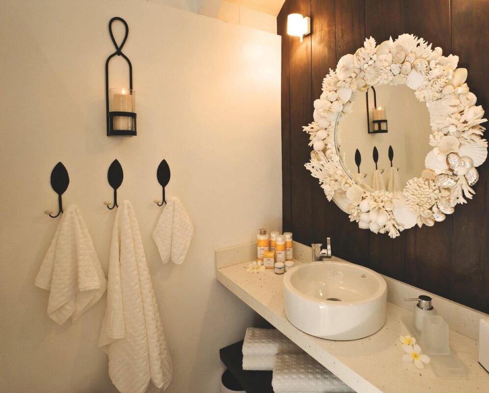 Seashells in bathroom decor