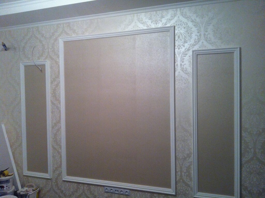 A frame on the wall made of moldings