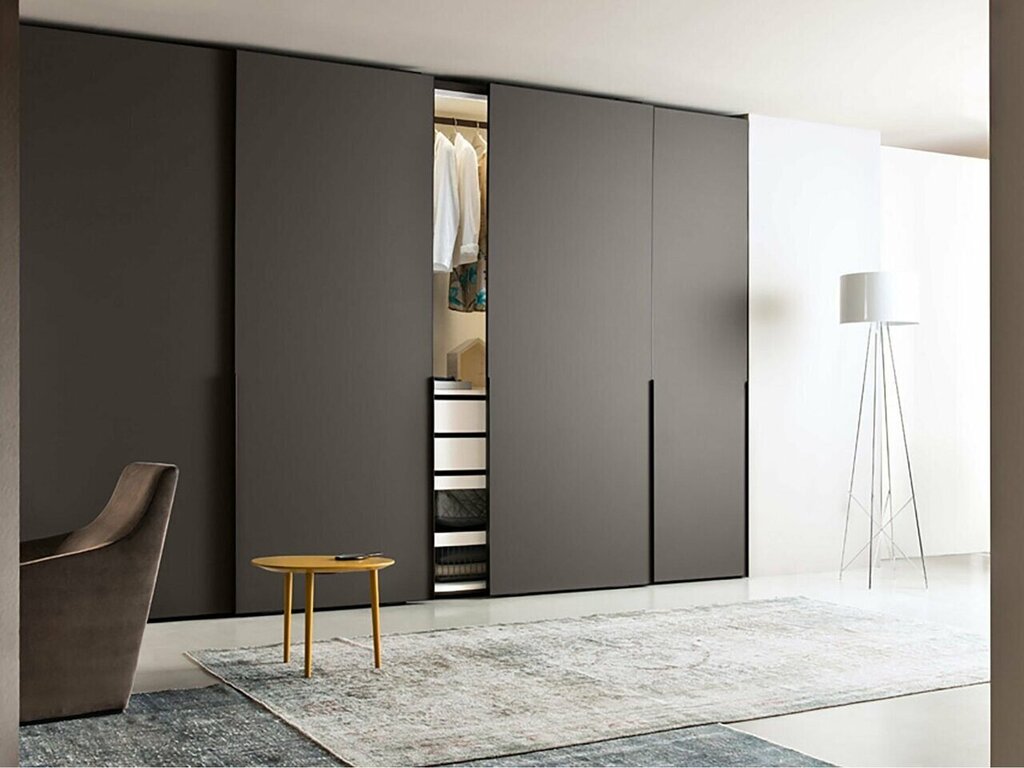 Sliding doors in the wardrobe