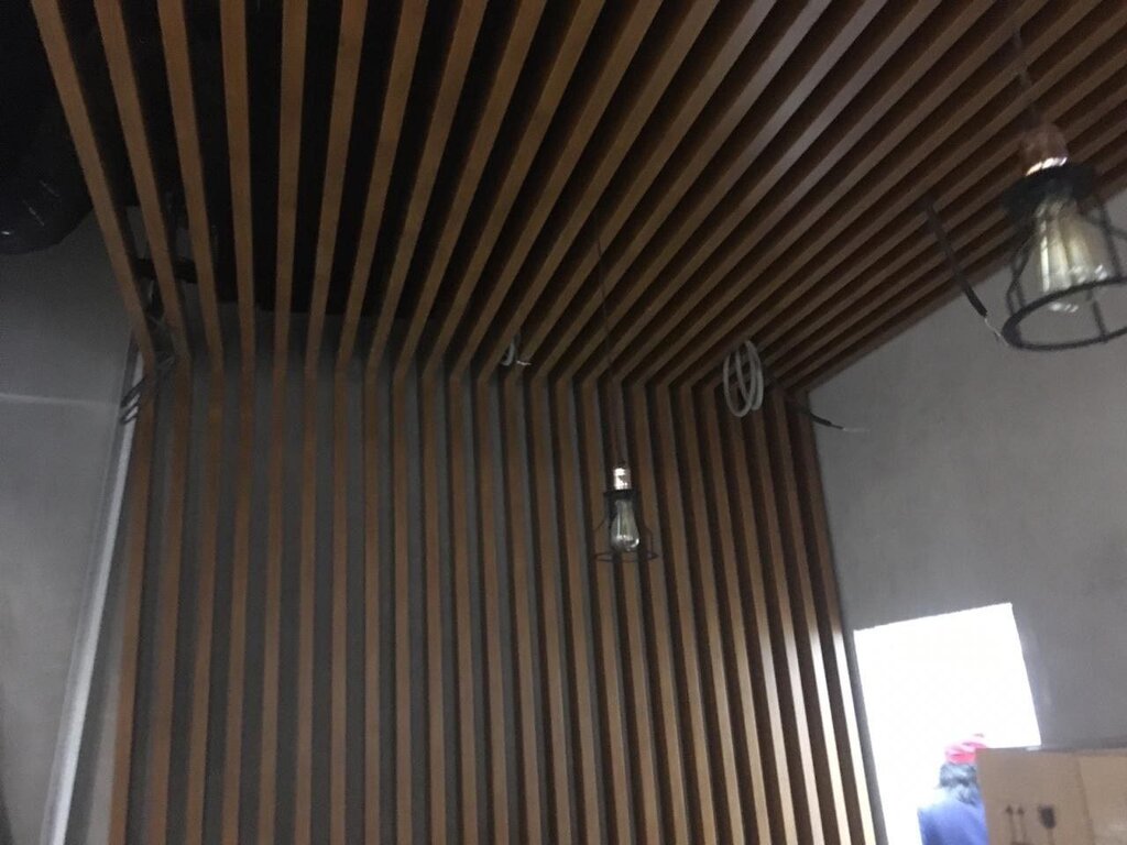 Slatted ceiling on the balcony