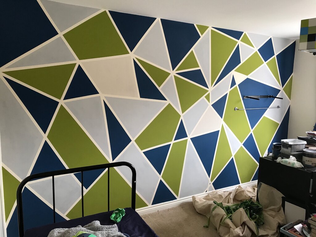 Rhombuses on the wall with paint