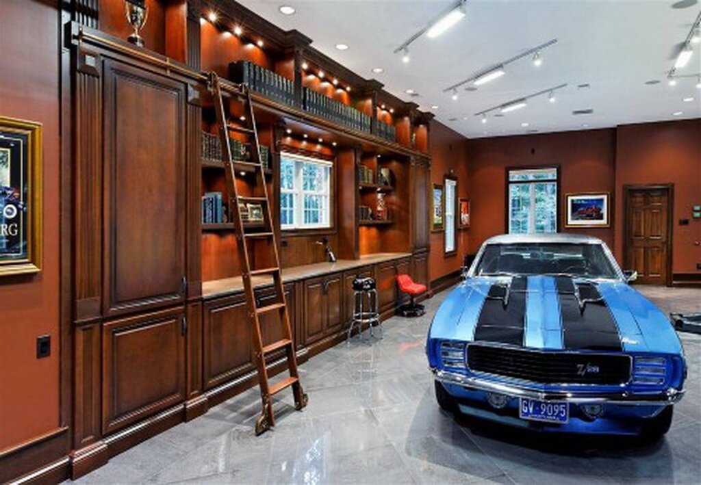 Luxurious garage