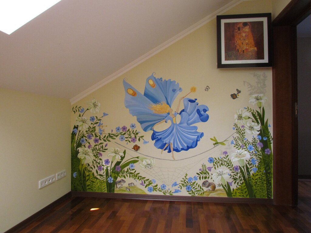 Wall painting in the apartment