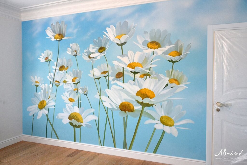 Wall painting of daisies