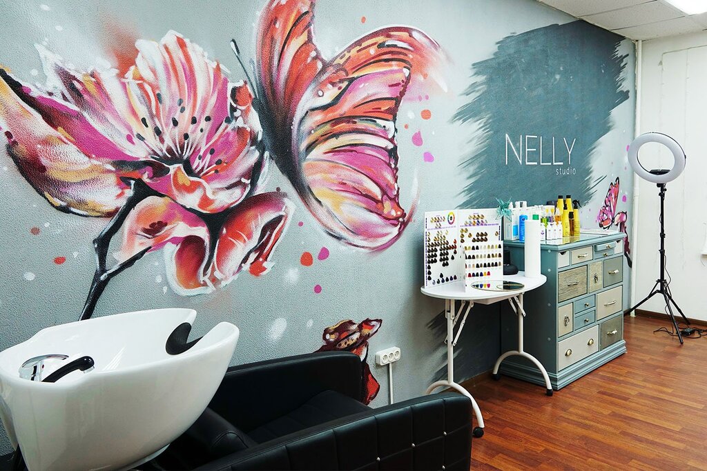 Wall painting in the beauty salon