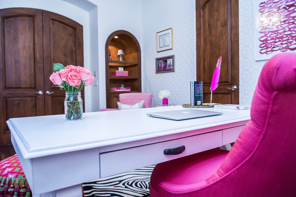 Pink furniture in the interior