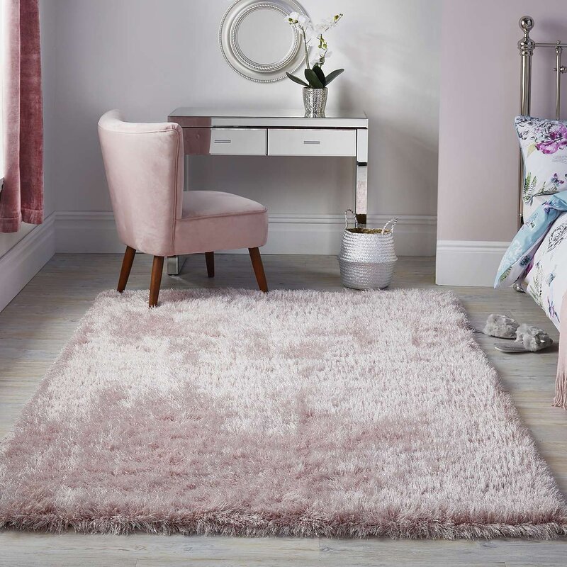 Pink carpets for the bedroom