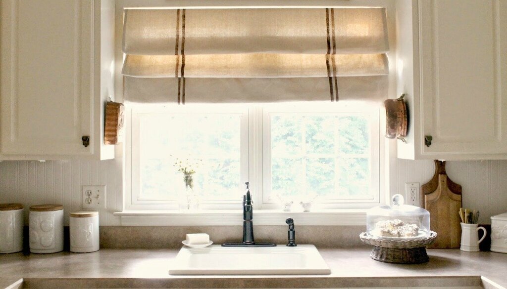 Roller blinds for the kitchen