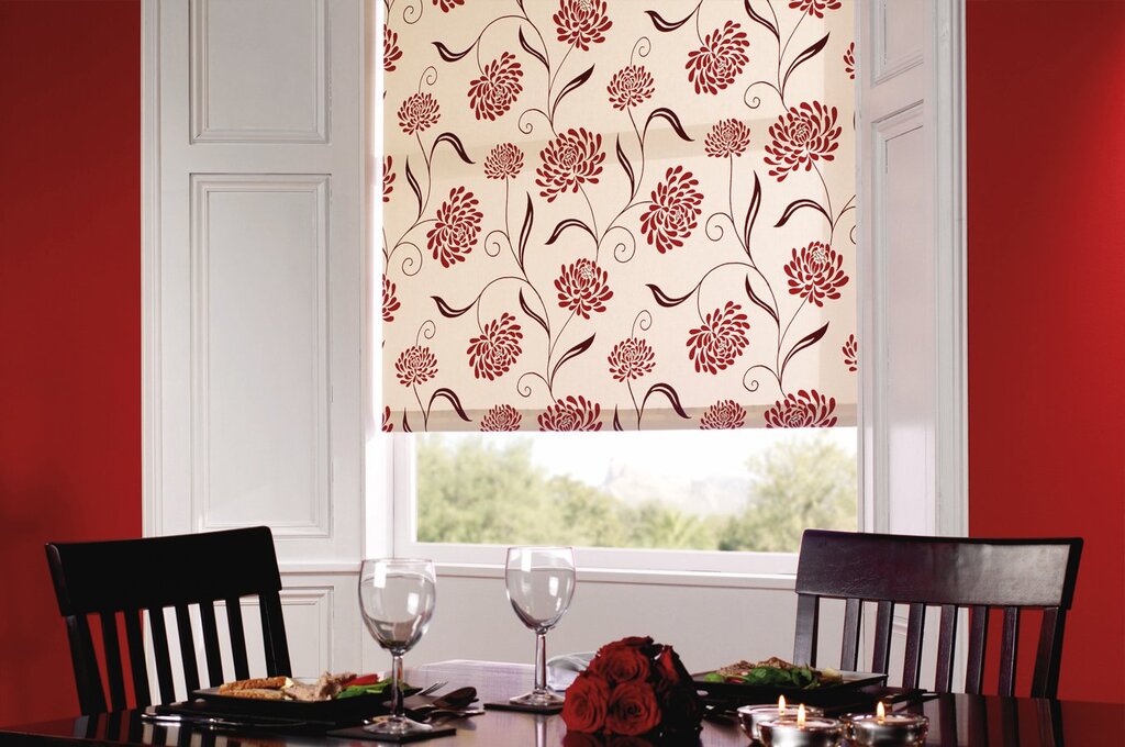 Roller blinds with a floral print