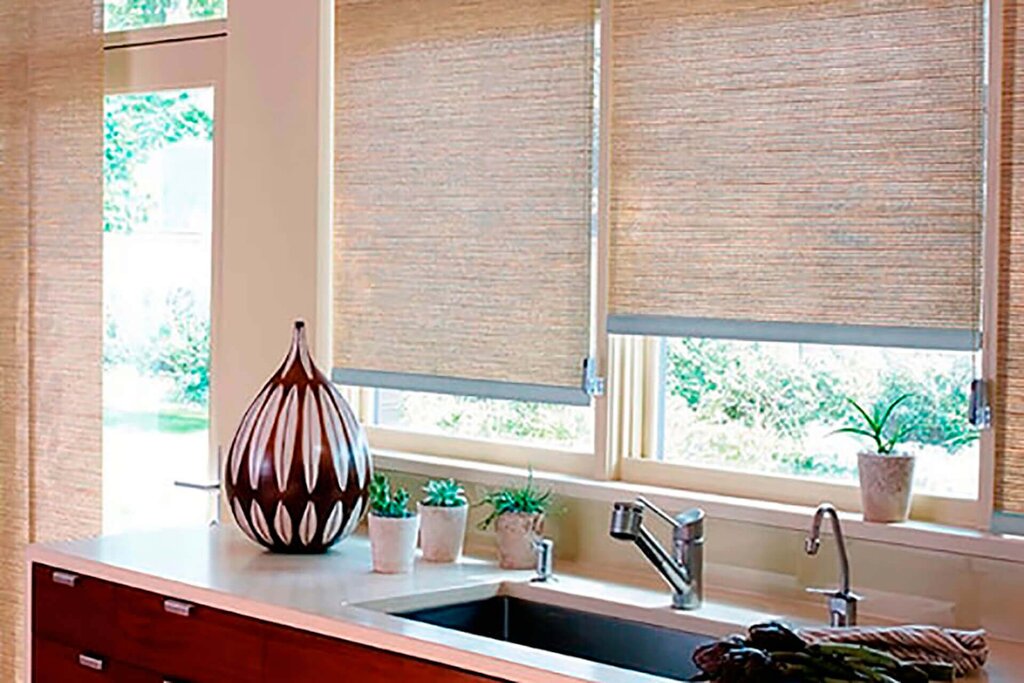 Roller blinds for the kitchen