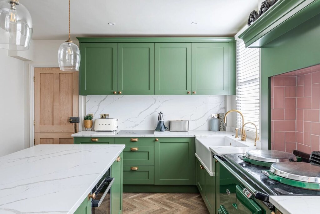 Light green kitchen set